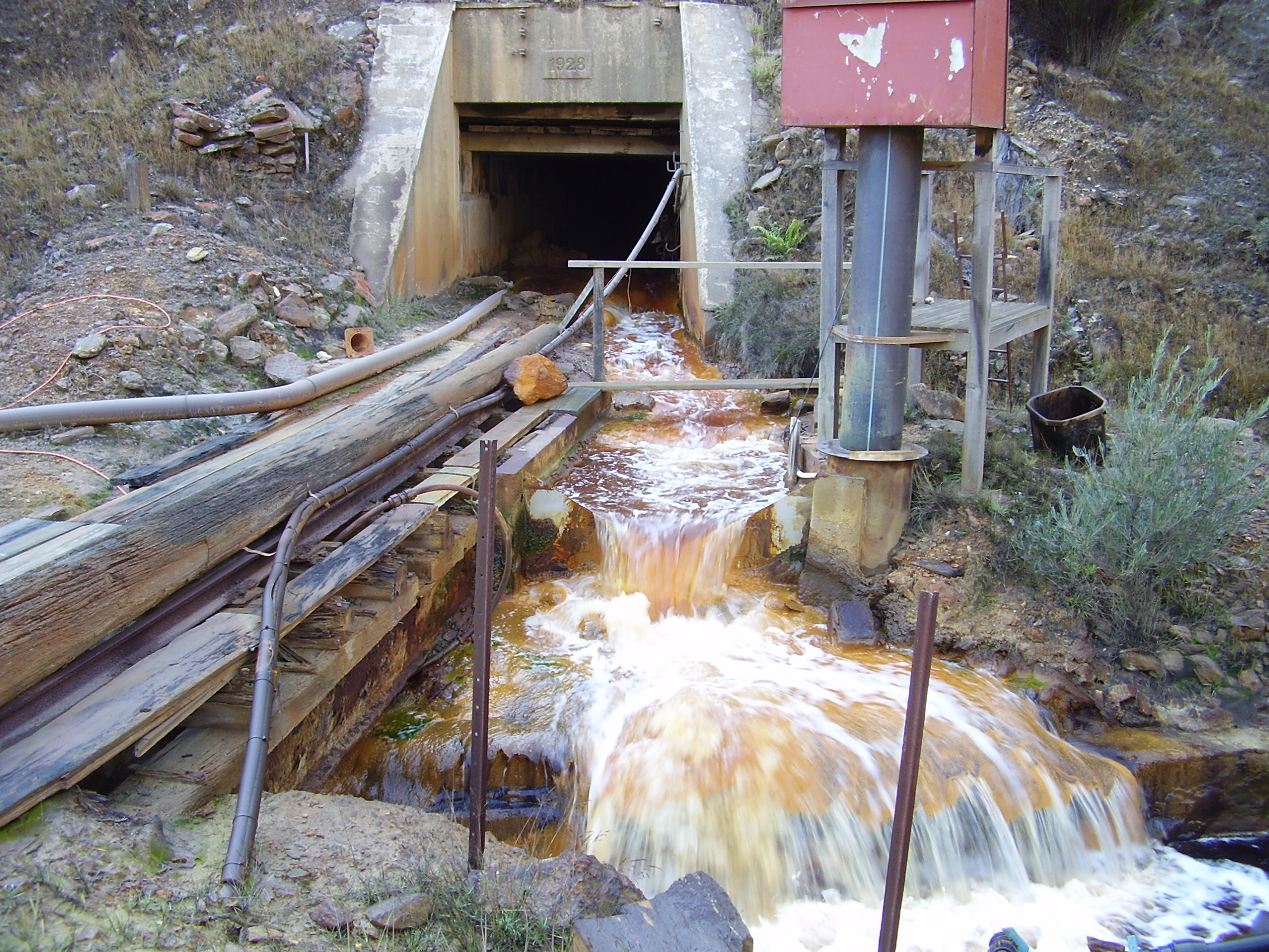 Illustration tailings seepage